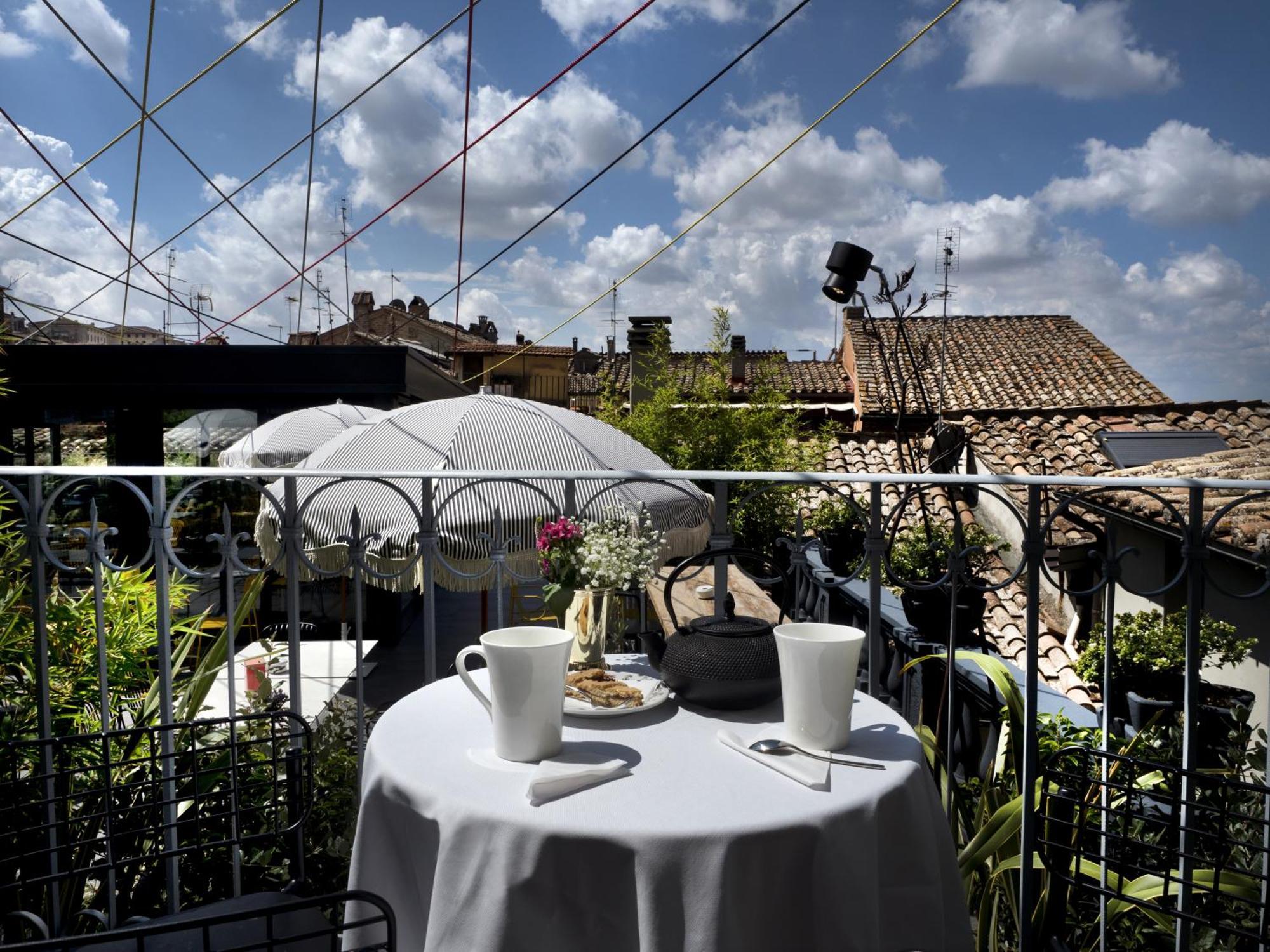 Hotel Priori Secret Garden Перуджа Екстериор снимка